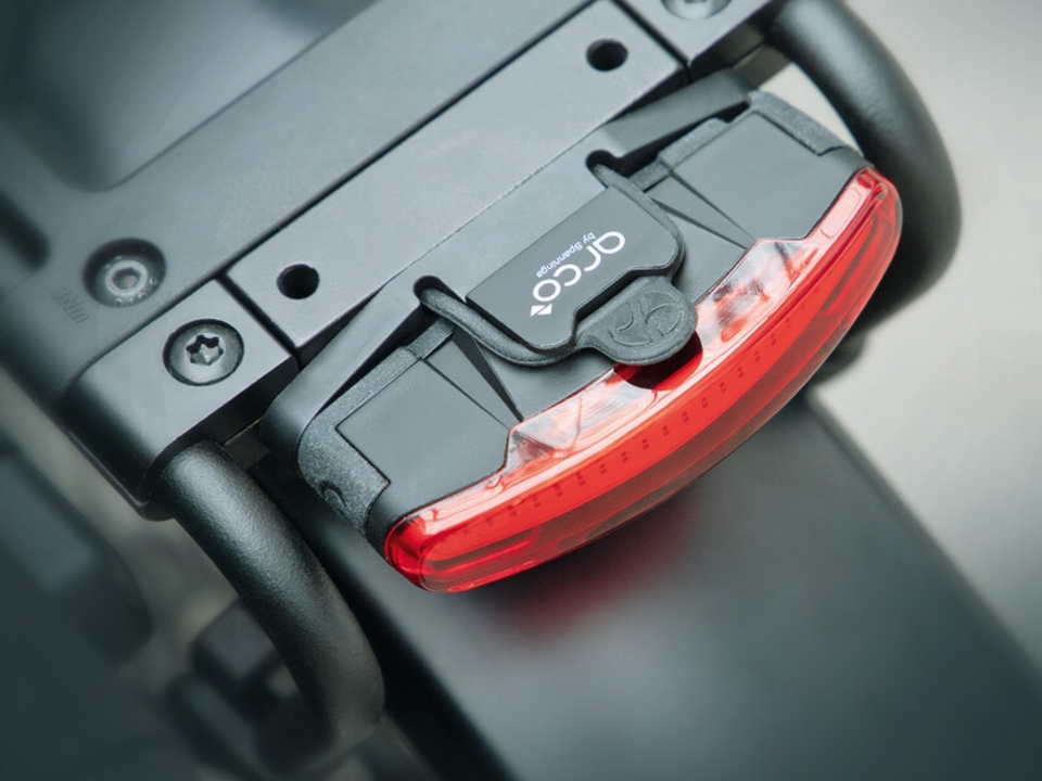 SKS Germany INFINITY UNIVERSAL REARLIGHT Schwarz – Detail 3