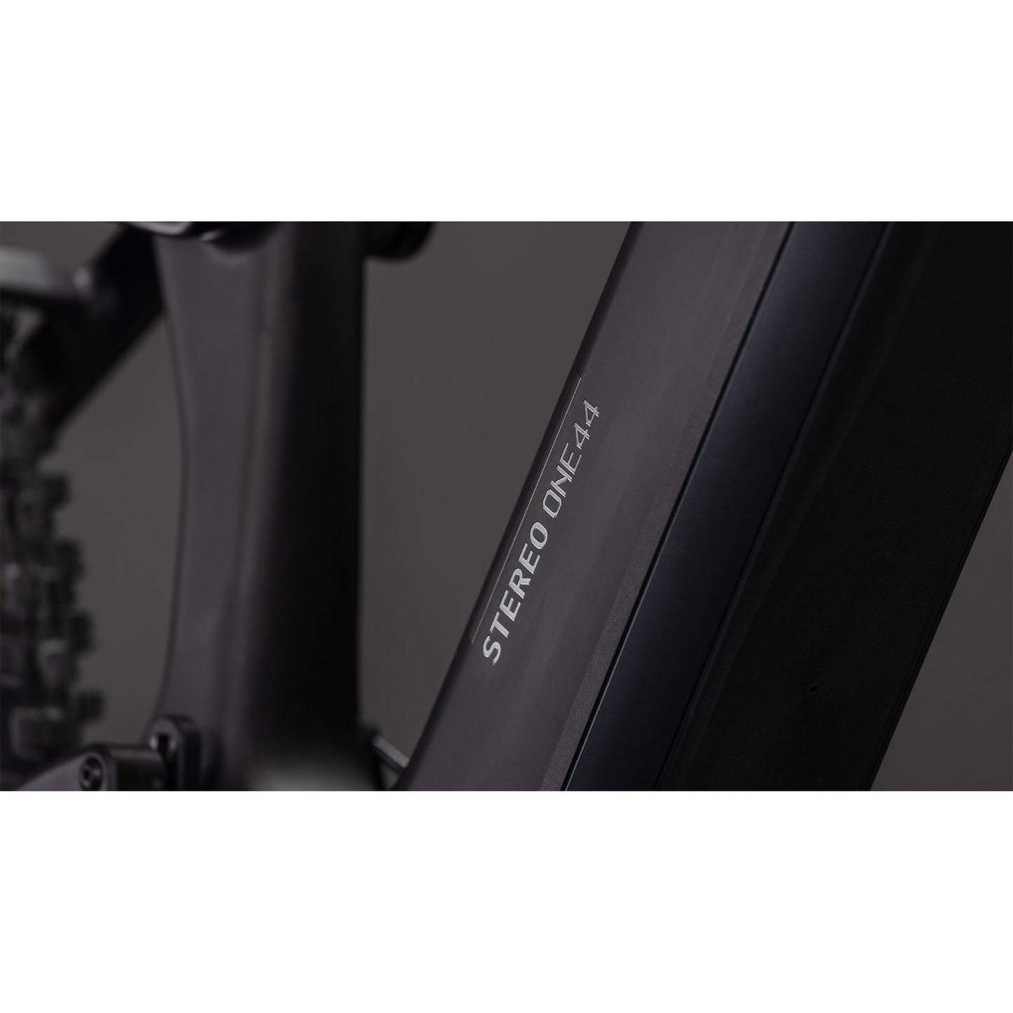 Stereo Hybrid ONE44 HPC Race 800