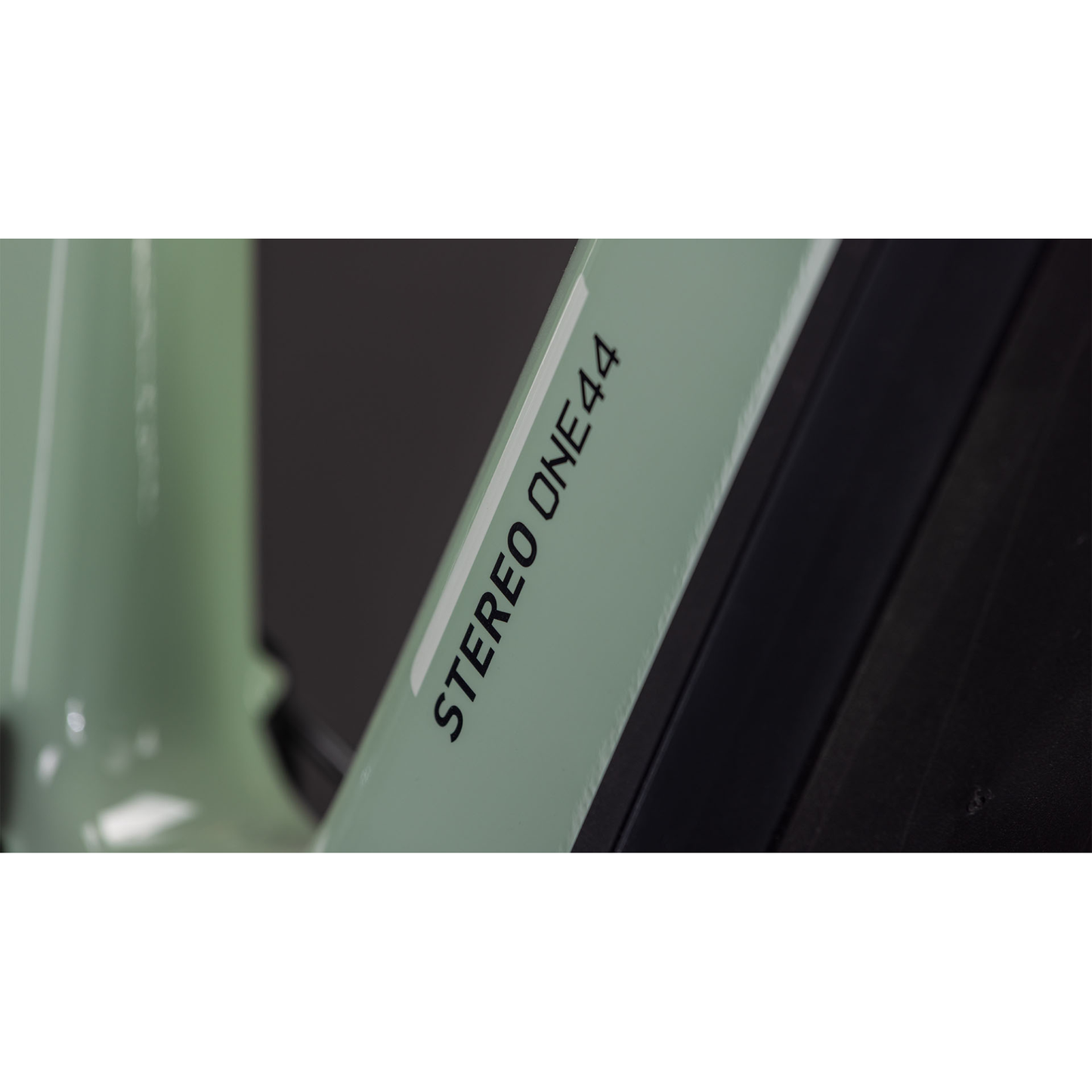 Stereo Hybrid ONE44 HPC Race 800