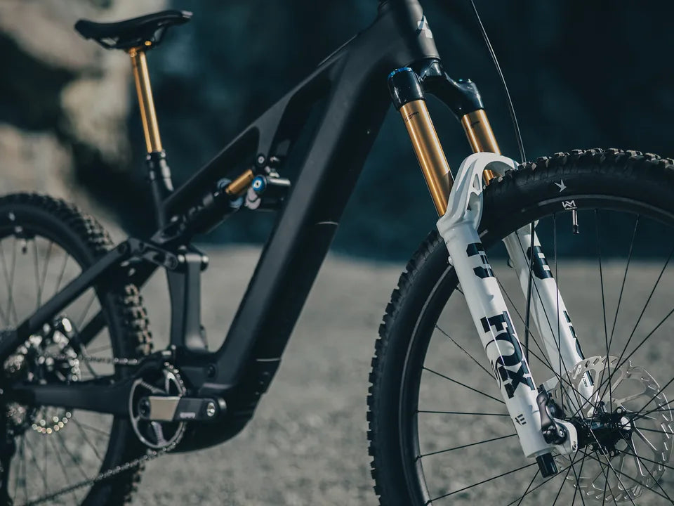 Cube AMS Hybrid 177 C:62 AT 600X carbon´n´white – Ansicht 2